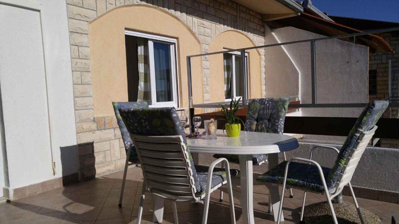 Vera Apartment 1 Rogoznica  Rom bilde